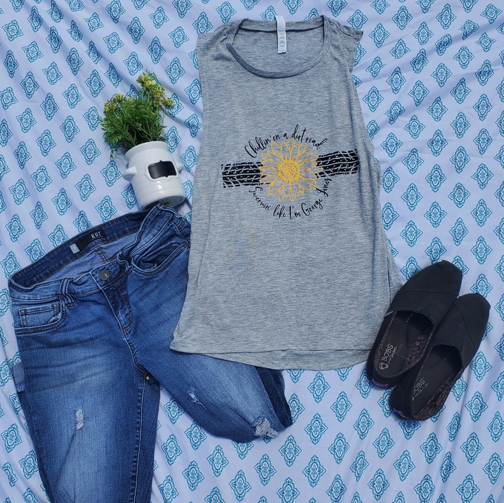 Chillin on a dirt road tank